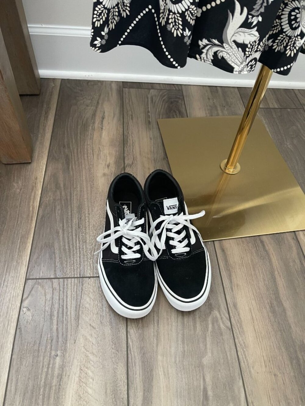 Vans Black & White Low Top Lace Up Sneakers Size 9.5